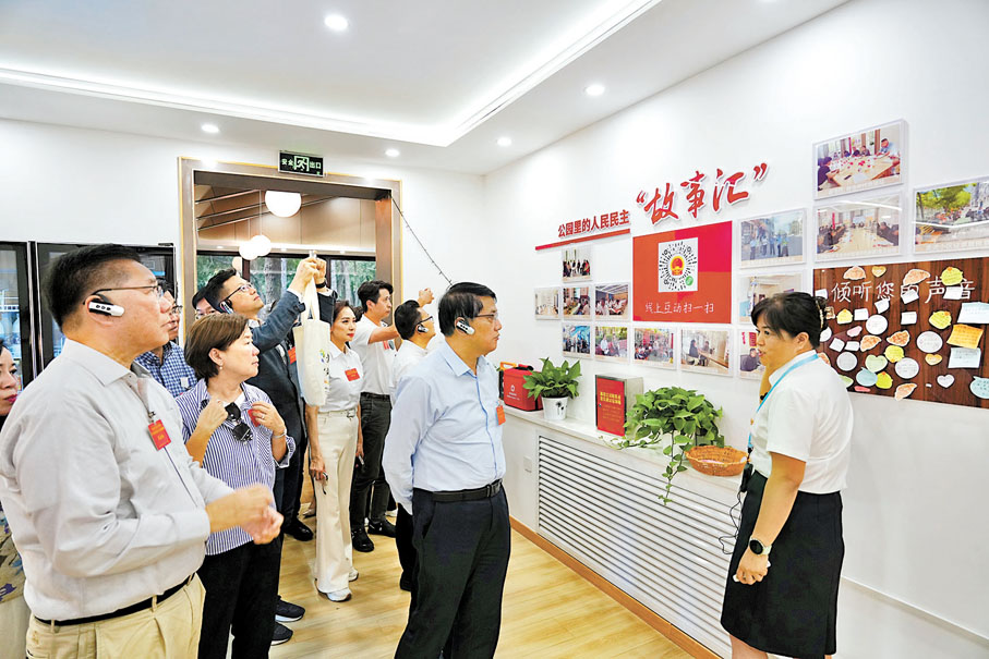 ●港區全國人大代表到墩買里街道視察基層立法聯絡點和代表聯絡站。大公文匯全媒體記者何嘉駿 攝