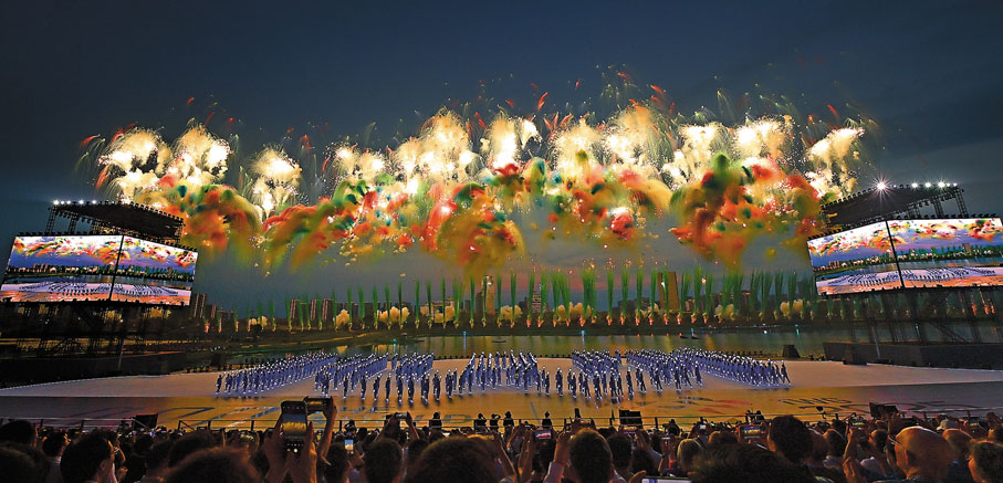 ●第12屆世界運動會開幕式上的焰火表演。新華社