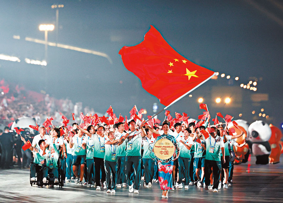 ●中國體育代表團在開幕式上入場。 新華社
