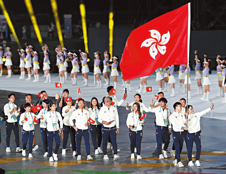 ●中國香港體育代表團在開幕式上入場。新華社