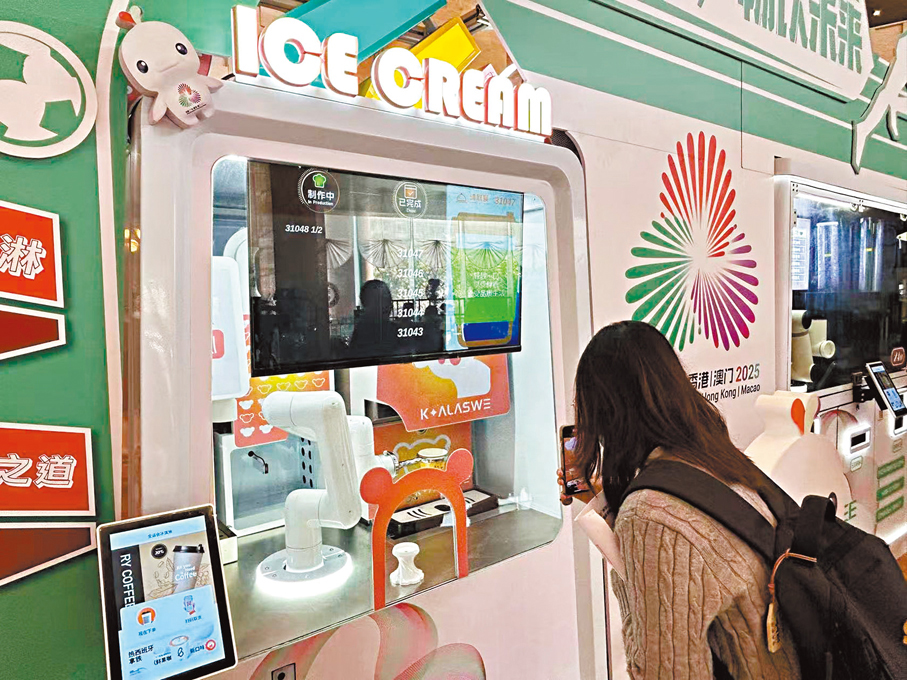 ●十五運會有望引入「機器人咖啡師」。 香港文匯報記者敖敏輝 攝