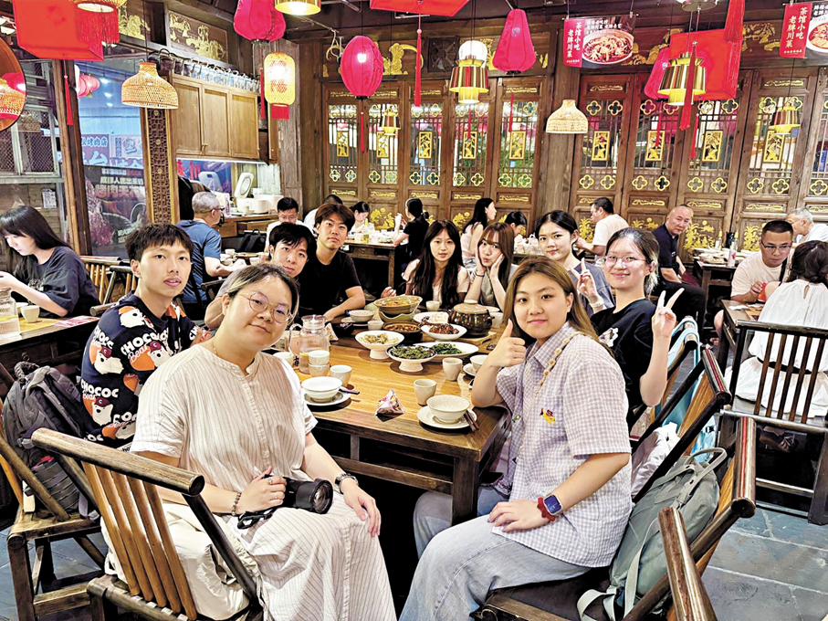 ●港青實習之餘體驗成都「慢生活」。 受訪者供圖