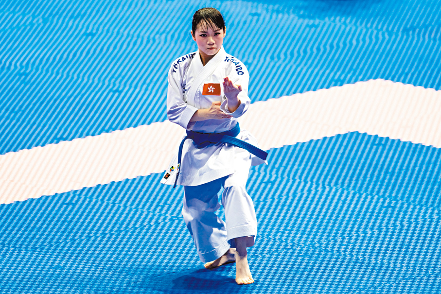 ●劉慕裳力克日本選手尾野真步，奪得港隊史上首面世運會空手道金牌。  港協暨奧委會圖片