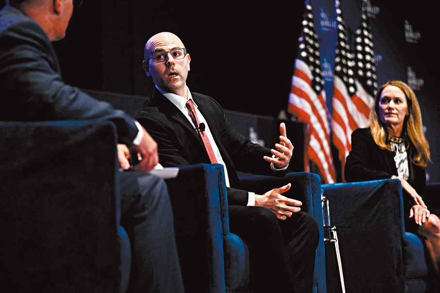 ●米蘭（左）一直主張改革聯儲局制度。 資料圖片