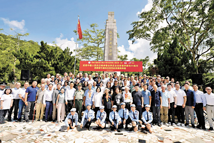 ●紀念抗日英烈謁碑儀式昨日在西貢斬竹灣烈士碑園舉行，緬懷為保衛香港而捐軀的抗日英烈。 麥美娟Fb圖片