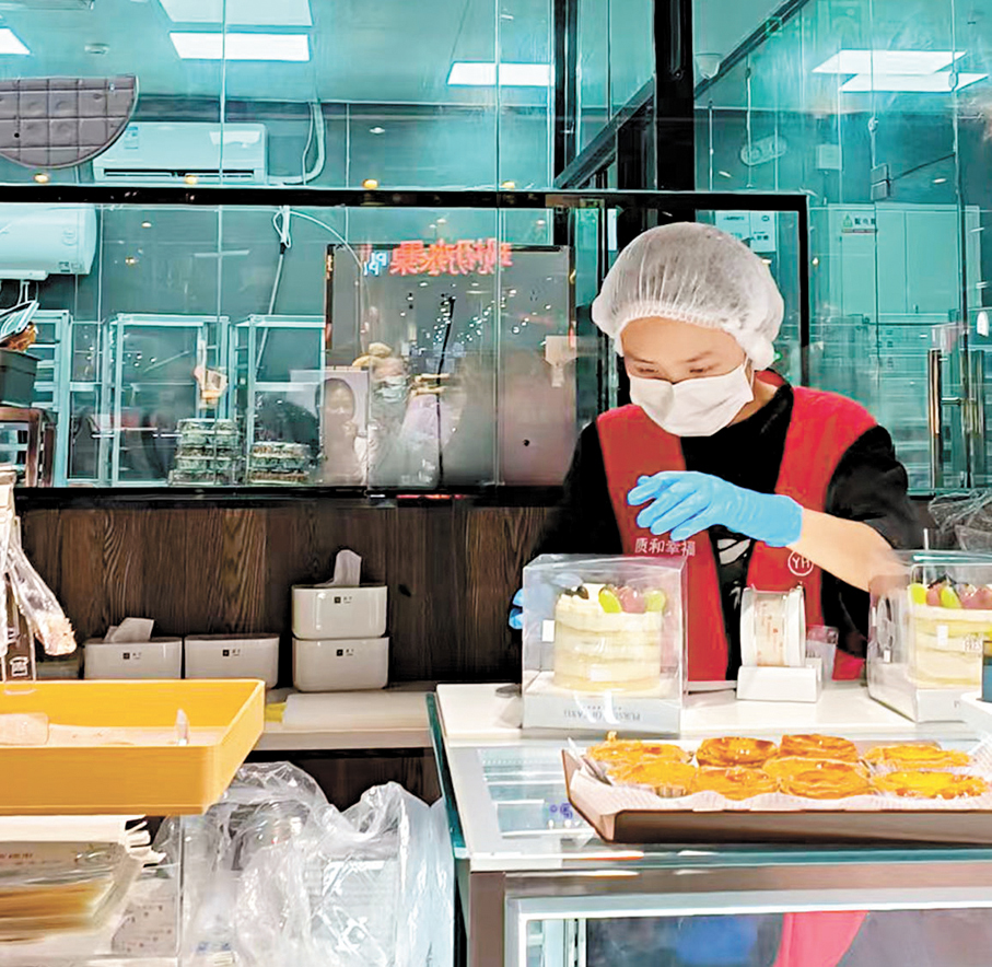 ●北京高考生王同學在某超市烘焙區做兼職。