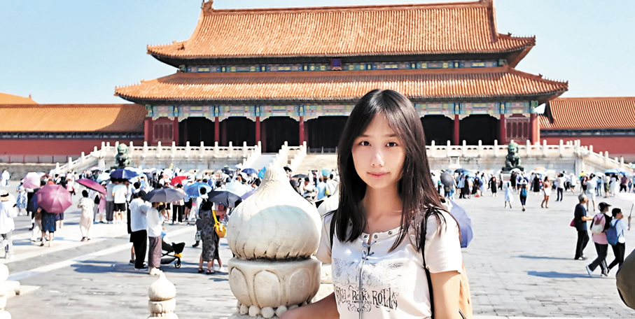●北京的高考生王同學參訪故宮博物館。