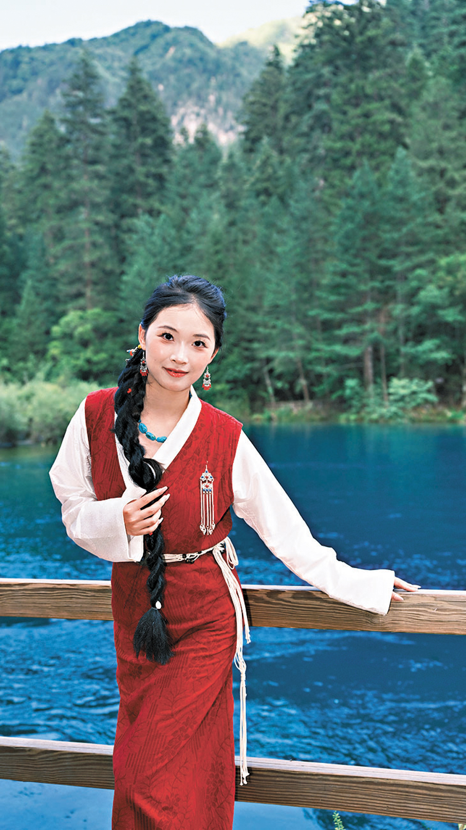 ●江蘇的高考生黃同學在四川九寨溝旅拍。