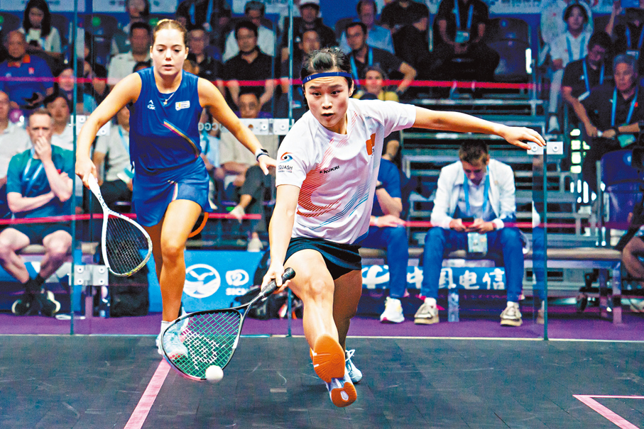 ●李嘉兒（右）以直落三局橫掃法國球手。 港協暨奧委會圖片