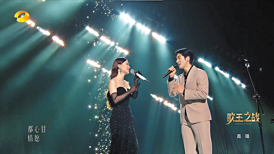 ●單依純與王力宏深情對唱。視頻截圖