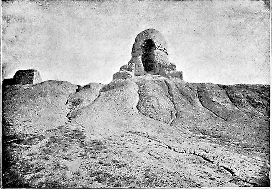 ●彼得羅夫斯基於1892年拍攝的莫爾佛塔。