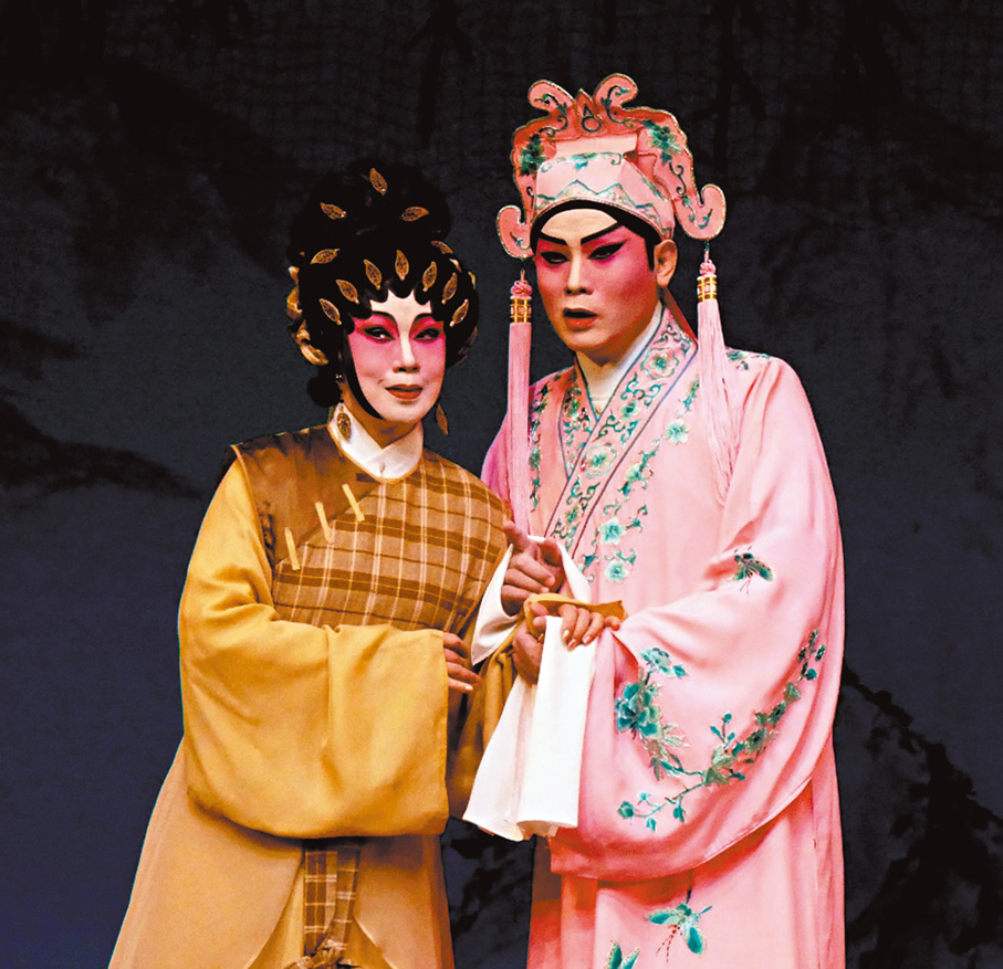 ●龍貫天（右）與鄧美玲合演過不少帝王美人、才子佳人名劇。