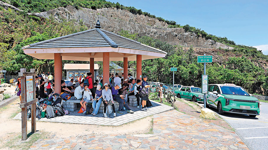 ●每逢周末，萬宜水庫都吸引大批遊人。香港文匯報記者黃艾力  攝