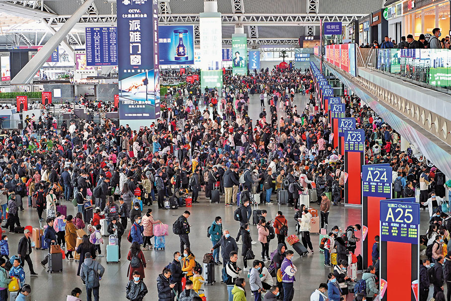 ●早前旅客在廣州南站候車。   資料圖片