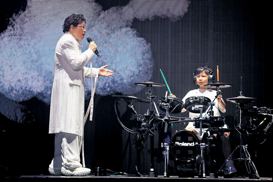 ●蘇永康與7歲兒子合作演出。 