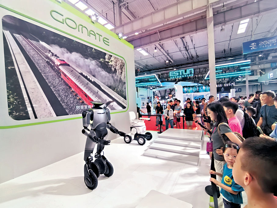 ●現場展出的服務輪式機器人。