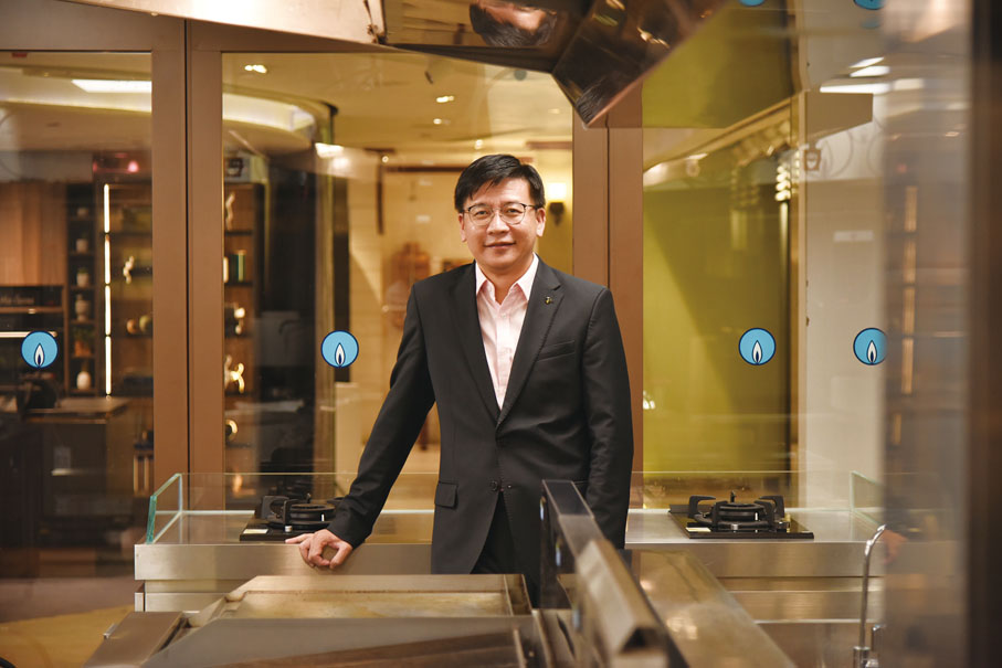 ●煤氣公司總經理 — 工商市務及營業江紹權指，煤氣公司提供多元化支援措施予不同食肆，幫助食肆更換高效節能設備，不但環保節能，更可提升競爭力，助其走得更遠。