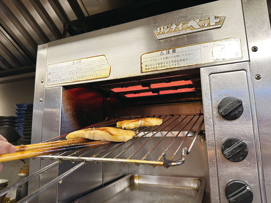 ●拉爐熱力均勻，可做出千變萬化的菜色，如烤魚。