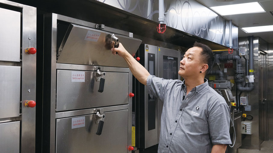 ●盈新科技環保節能爐具有限公司總經理鄭偉燊認為，比賽可以推動行業進步，希望煤氣公司繼續舉行更多此類比賽。