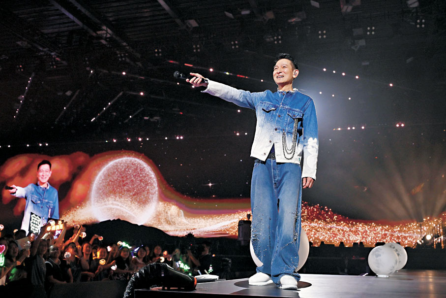 ●華仔邀粉絲合唱。   主辦方供圖