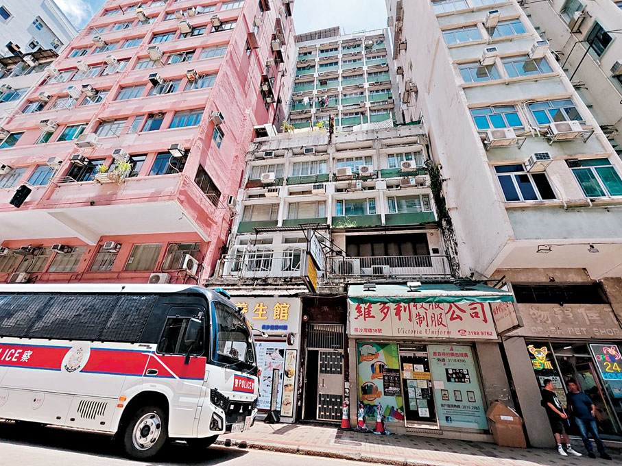 ●警方昨日繼續封鎖現場調查。 香港文匯報記者劉友光  攝