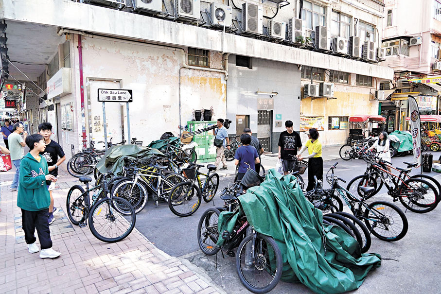 ●申訴專員公署全面調查單車租賃店涉違泊，探討政府規管機制有否改善空間。香港文匯報記者曾興偉  攝