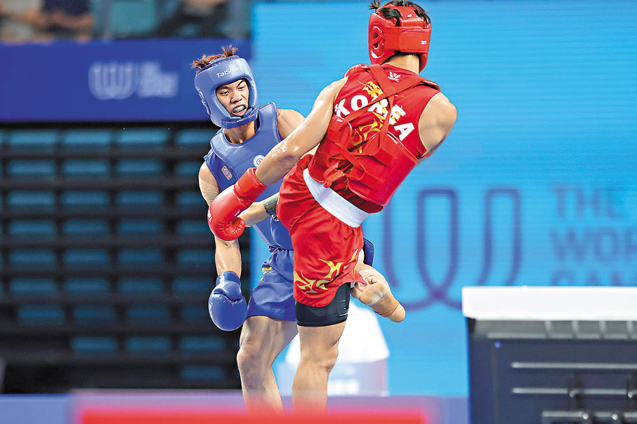 ●張溢霖（左）不敵韓國選手宋基哲，獲得亞軍。中新社