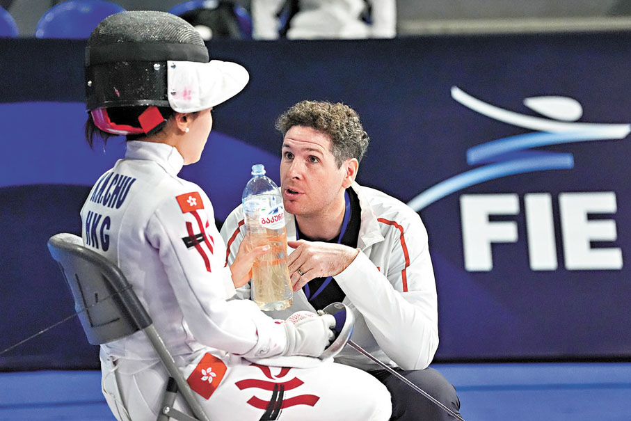 ●新任教練Gauthier Grumier為朱嘉望注入訓練新思維。 中國香港劍擊總會圖片