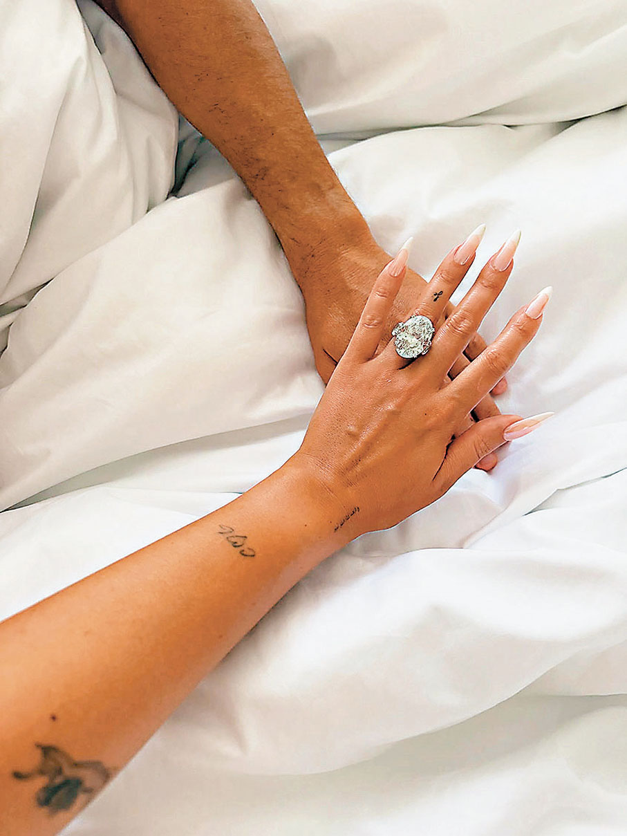 ●佐真娜於網上晒出巨型求婚鑽戒。佐真娜Ig圖片