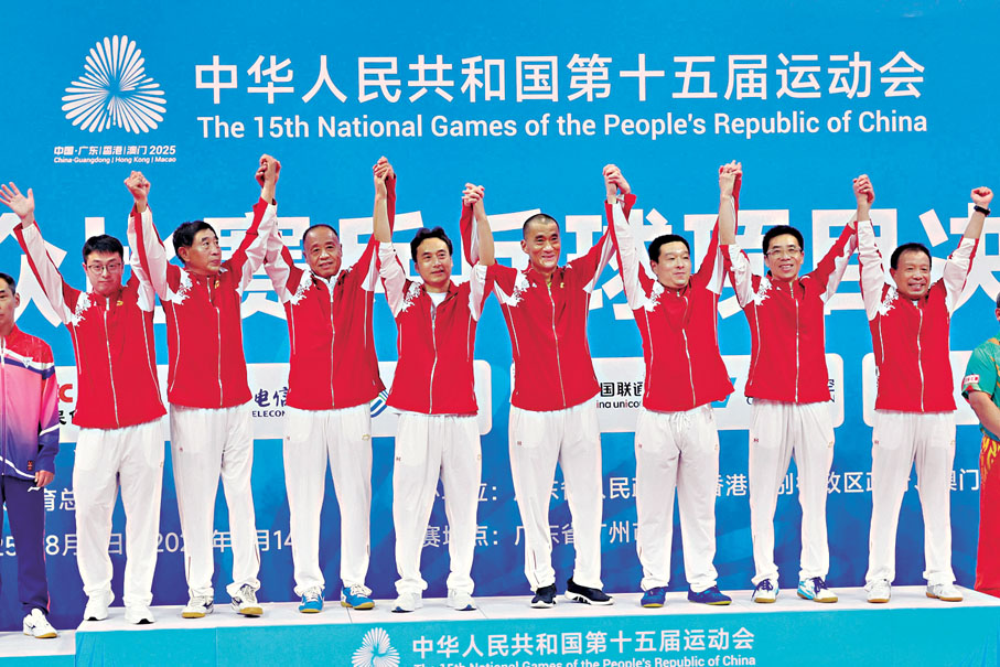 ●河南隊奪得十五運會群眾乒乓球男團冠軍。香港文匯報記者敖敏輝 攝