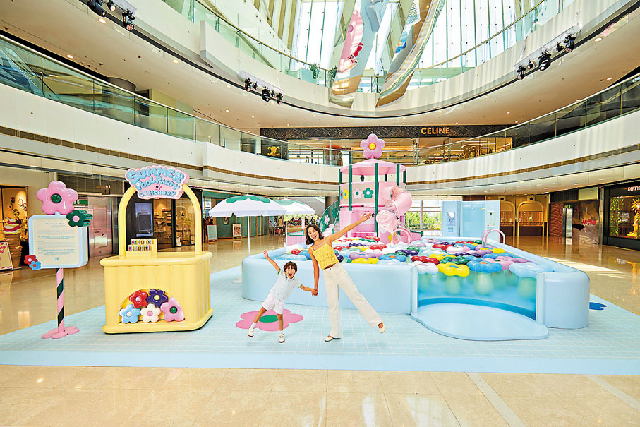 ●「Summer Pool Party」藝術裝置