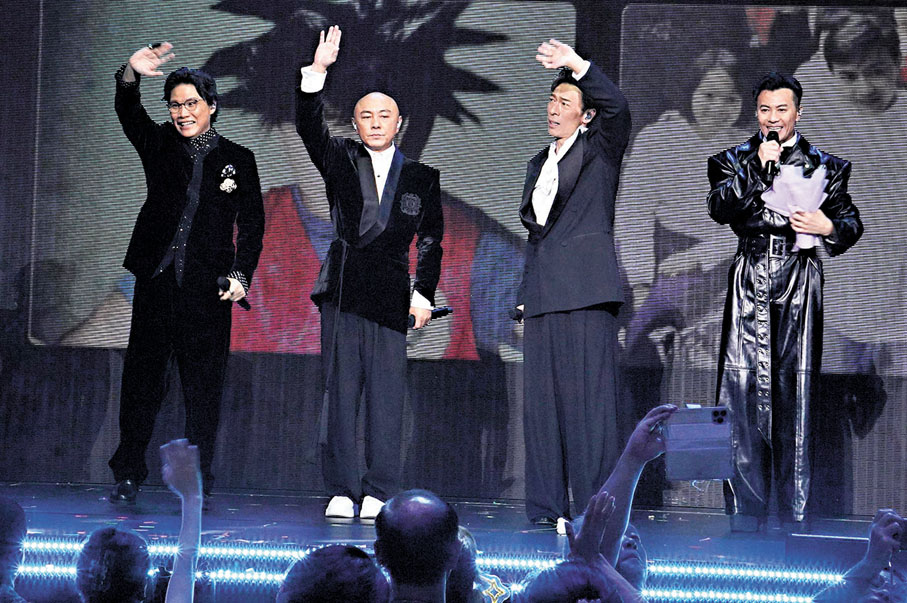●BIG FOUR向觀眾揮手道別。 子棠  攝