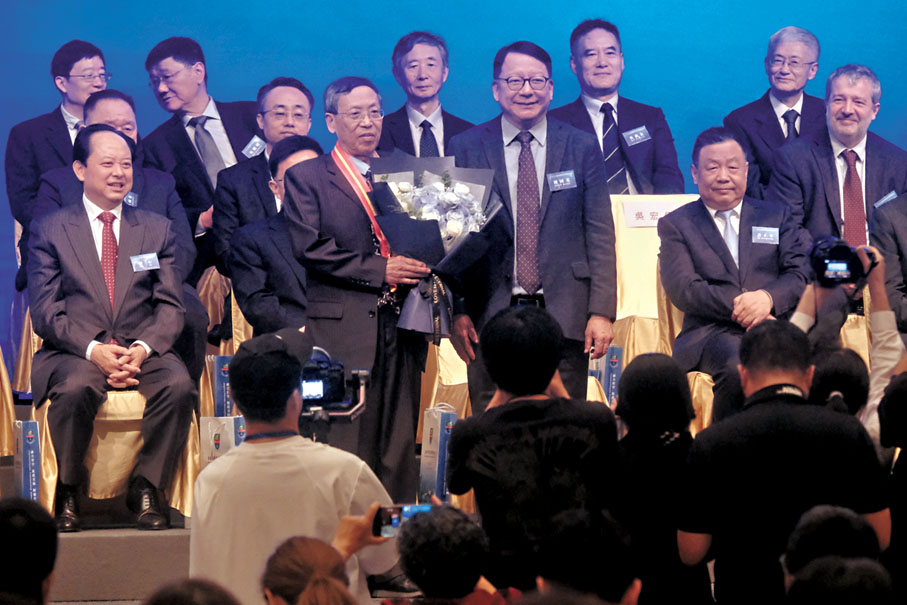 ●李景源獲頒「哲學卓越貢獻終身成就獎」及發表主旨演講。 香港文匯報記者涂穴  攝