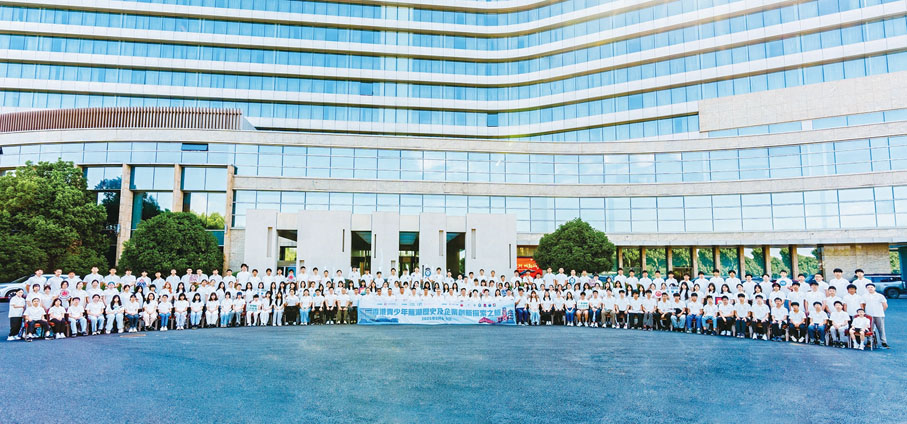 ●董清世與團員合照。