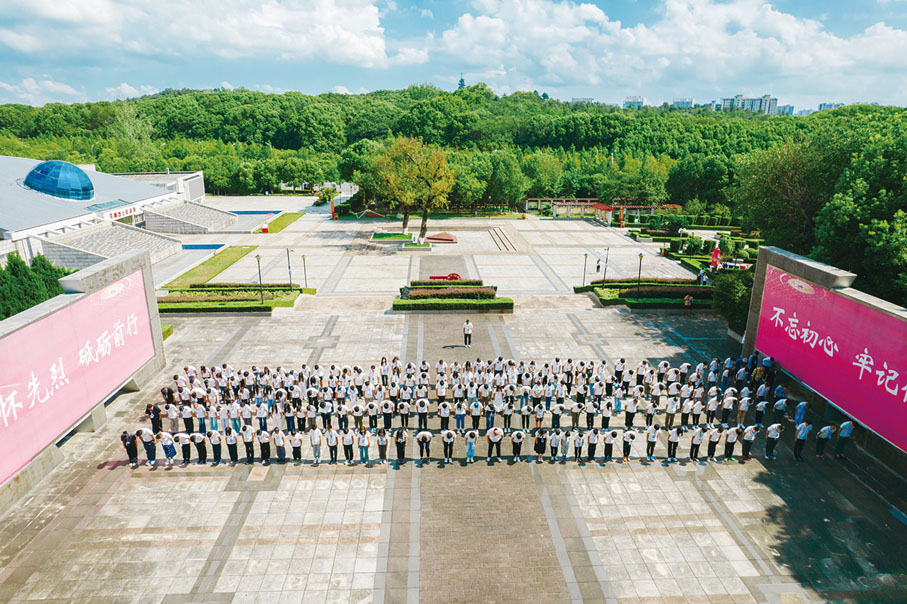 ●緬懷革命先烈，致敬人民英雄。