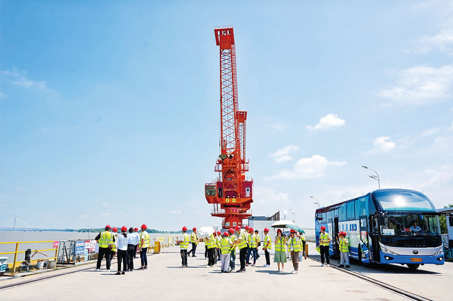 ●團員參觀信義碼頭。