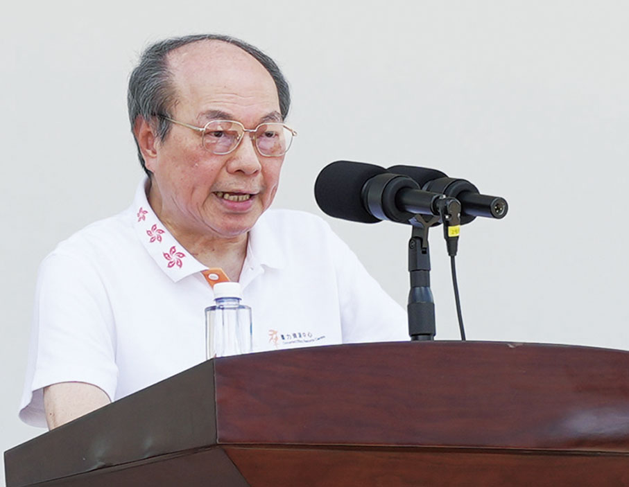 ●羣力資源中心會長戴德豐於閉營典禮上致辭。