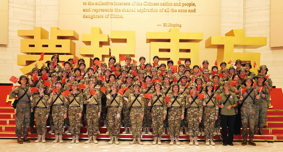 ●學員參觀駐香港部隊展覽中心「夢起東方—中國夢·強軍夢·香江衛士」主題展覽，進一步認識國情。