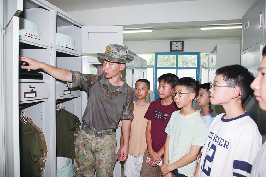 ●學員們學習部隊生活常識。