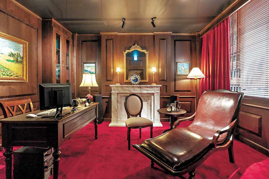 ●展覽場景六「被遺忘的房間」復現《無間道》中的心理諮詢場所，布景唯美細緻。大館供圖