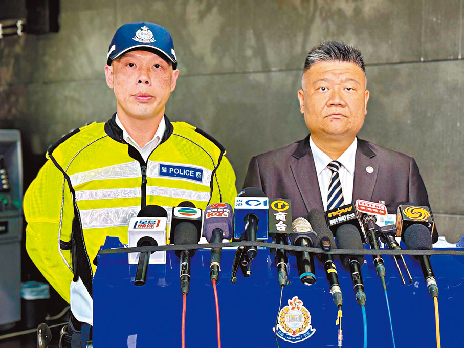 ●警方新界南總區刑事部警司李木易（右）與新界南總區交通部執行及管制組總督察屈展焯（左）交代案情。