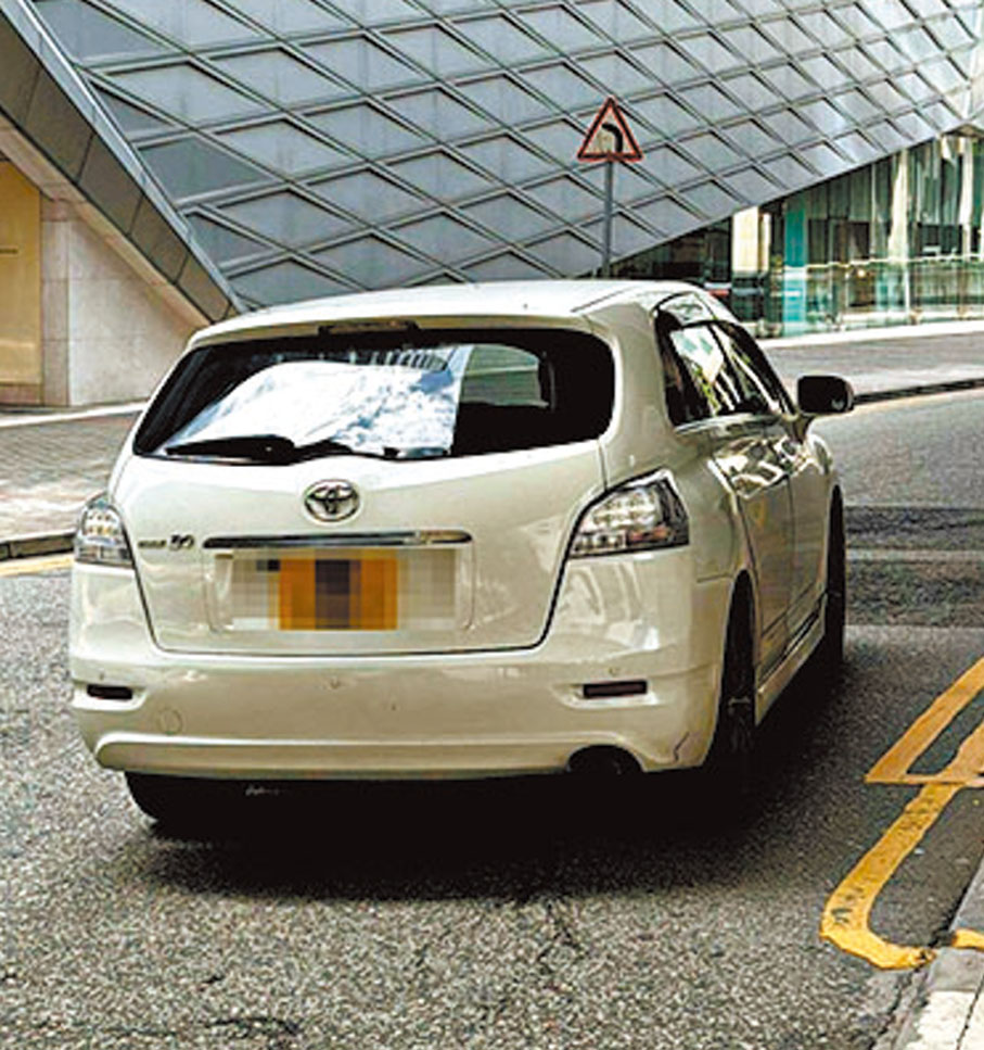 ●當日涉案網約車黑工駕駛一輛掛本地車牌的白色豐田Mark X。網上圖片