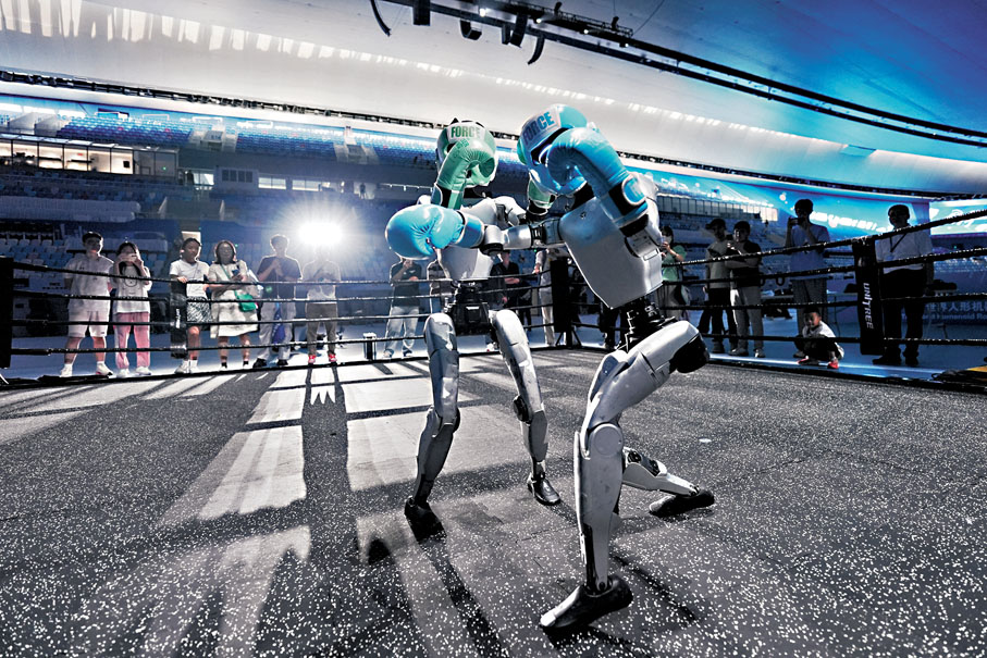 ●兩台宇樹科技機器人訓練自由搏擊項目。 中新社