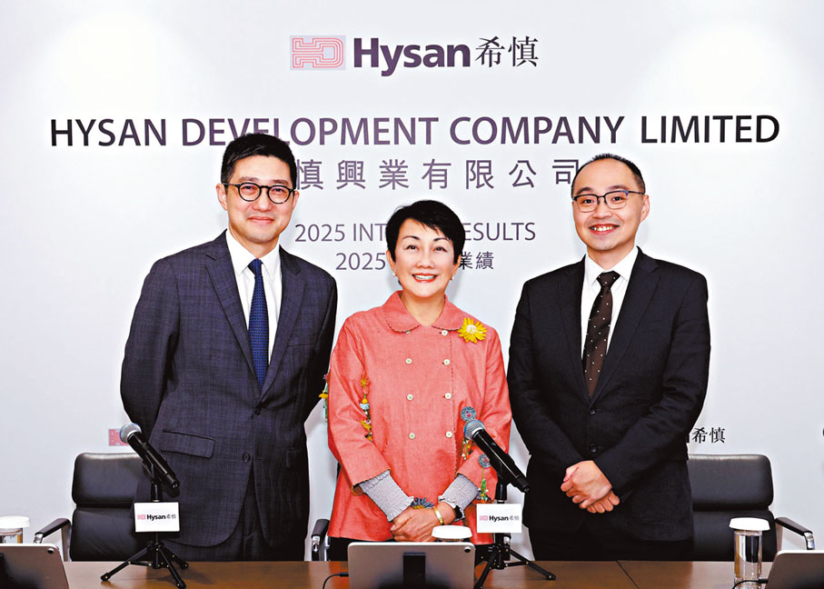 ●希慎利蘊蓮（中）強調集團會不停更新利園區，變成一個多元化及豐富的社區。旁為呂幹威（左）及蔡易霖。