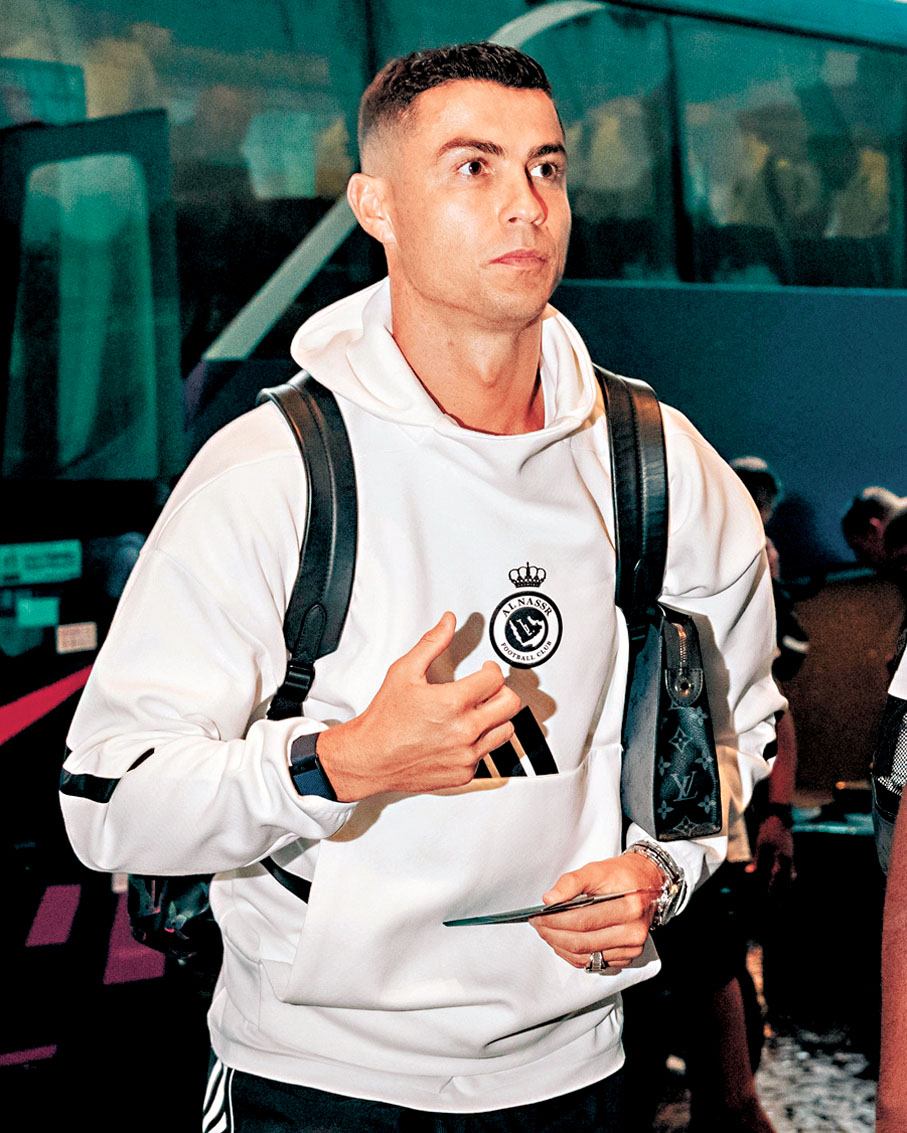 ●C朗抵港後精神奕奕，神情輕鬆。足總圖片