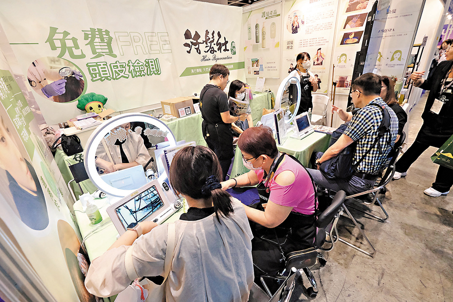 ●會場內的免費頭皮檢測活動。   香港文匯報記者涂穴  攝