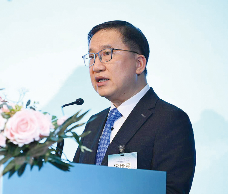 ●湖北省政協常委、香港湖北社團總會執行會長梁世民致辭。