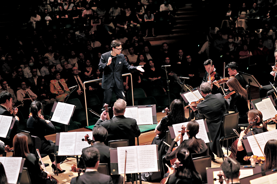 ●貝托祺在舞台上與港樂合作無間。  攝影：Keith Hiro/港樂