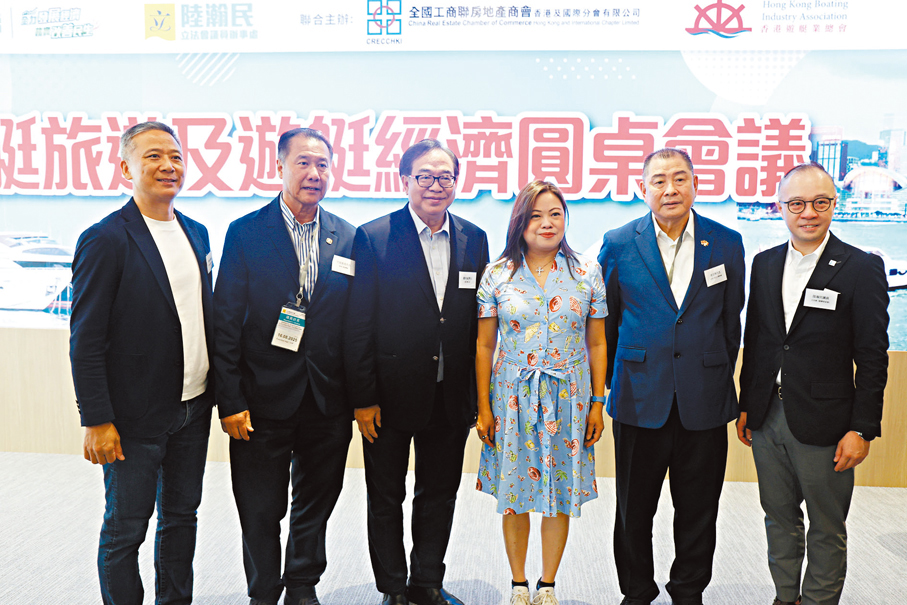 ●遊艇旅遊及遊艇經濟圓桌會議昨日舉行,賓主合照。 香港文匯報記者萬霜靈 攝