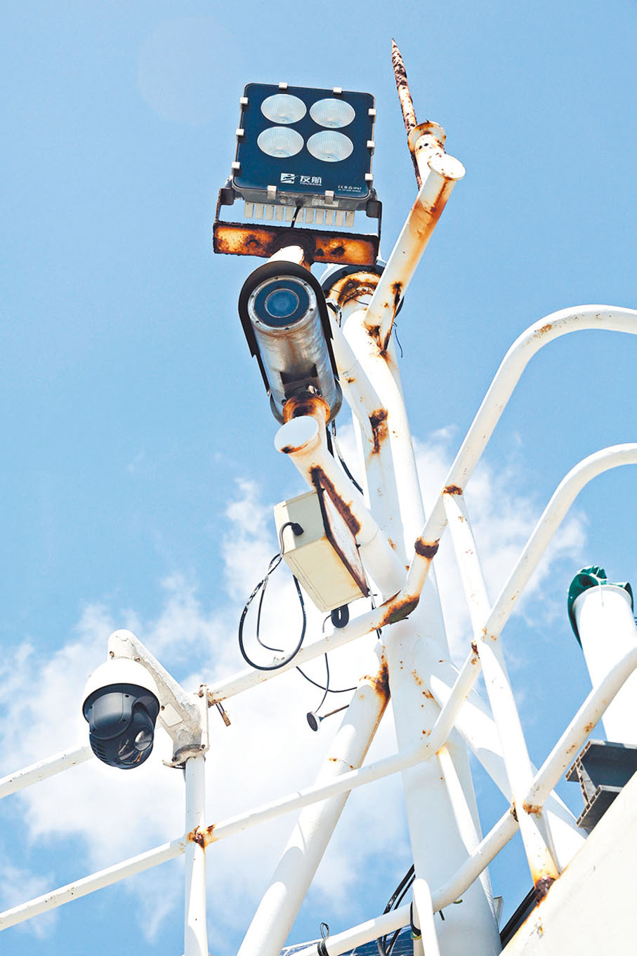 漁農業再起飛系列】漁業破浪邁現代化港拓深海新紀元海產養殖示範場引入鋼鐵桁架網箱年產量升至300噸- 香港文匯報